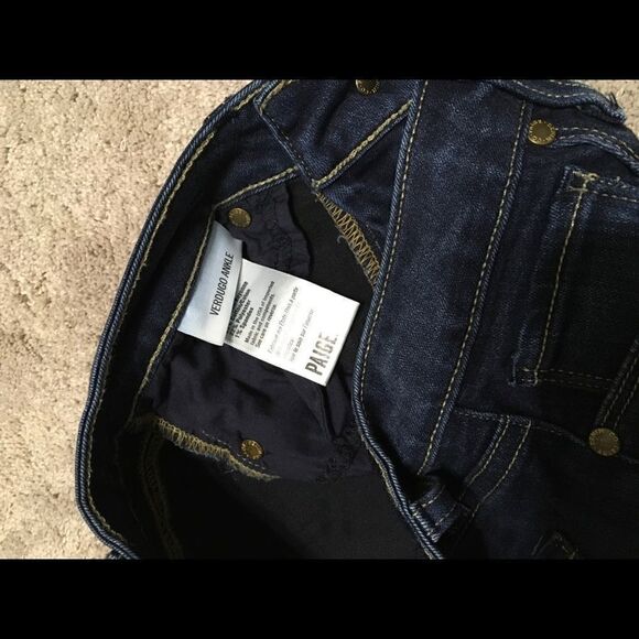PAIGE dark wash stretch jeans. New - Picture 15 of 16